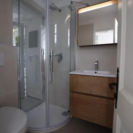 Appartement 15th - Joli Acces Independant Dans Maison *